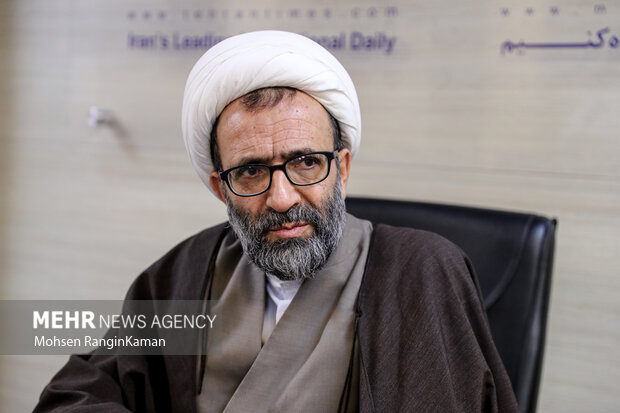 سلیمی: دولت باید گام‌های اساسی برای حل مشکلات اقتصادی کشور بردارد