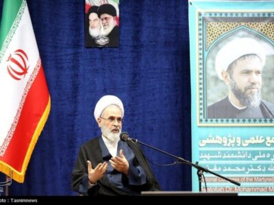 شهید مفتح از پیشگامان اندیشه اسلامی است