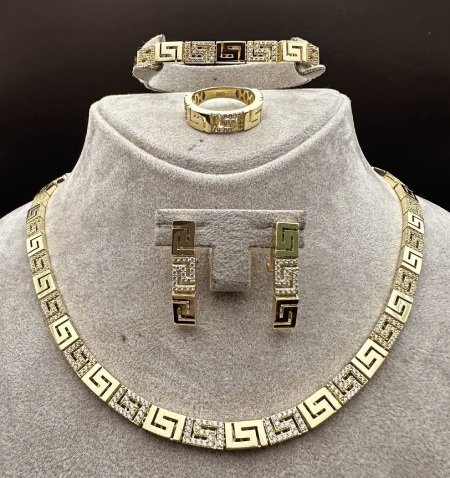 طراحی نیم ست های طلا ورساچه