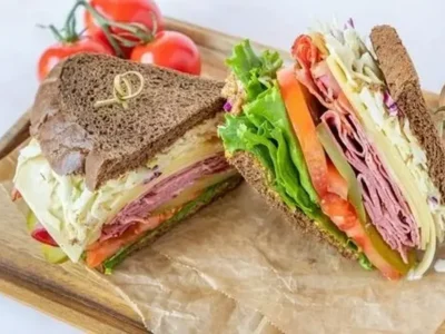 طرز تهیه ساندویچ پاسترامی گرم خانگی/ میان وعده دلچسب برای عصرهای زمستان