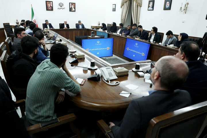 عارف: تشکلهای دانشجویی از بدنه خود فاصله گرفتهاند