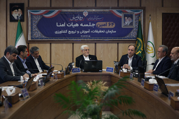 عارف: محصولات کشاورزی با هدف صادرات به منطقه تولید شود