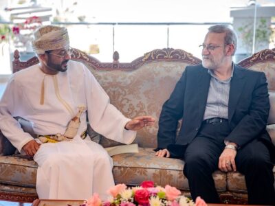 علی لاریجانی با وزیر خارجه عمان در مسقط دیدار و گفتگو کرد