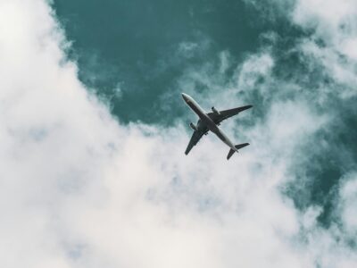 عوامل موثر بر قیمت بلیط هواپیما چیست ( نرخ ارز یا سیاست قیمت گذاری کدام موثر تر هستند؟)