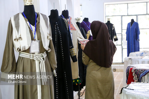 غفلت تازه بازار یا چالش جدی فرهنگی؟/ خلا پوشاک حجاب در بازار شب عید