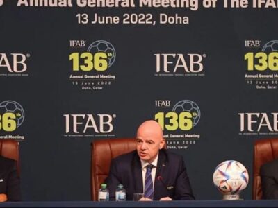 قوانین فوتبال تغییر می‌کند / اجرای قوانین جدید داوری در آستانه جام جهانی ۲۰۲۶