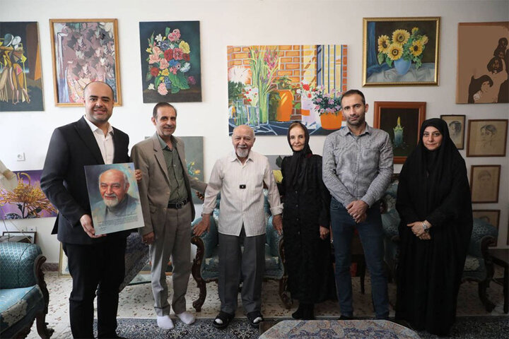 معاون صدا از گوینده پیشکسوت رادیو تجلیل کرد؛ میکروفن امانت مردم است