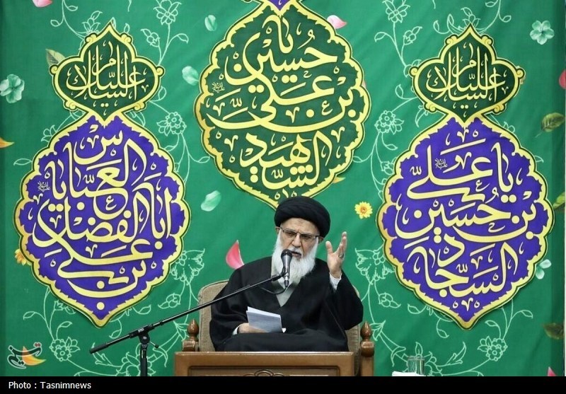 ملت ایران با تکیه بر رهبری ولایت فقیه توان عبور از چالش‌ها را دارد