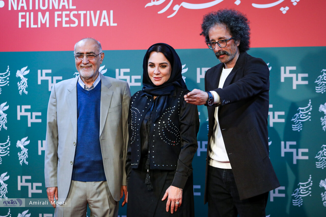 منوچهر محمدی : وحی منزل دانستن پروانه ساخت، از قوطی کدام عطاری بیرون آمده است؟/ بر مبنای چه ضرورتی بر اخذ پروانه ساخت پافشاری میشود؟ تهیهکننده مولف سینمای ایران: وحی منزل دانستن پروانه ساخت، از قوطی کدام عطاری بیرون آمده است؟/ بر مبنای چه ضرورتی بر اخذ پروانه ساخت پافشاری میشود؟