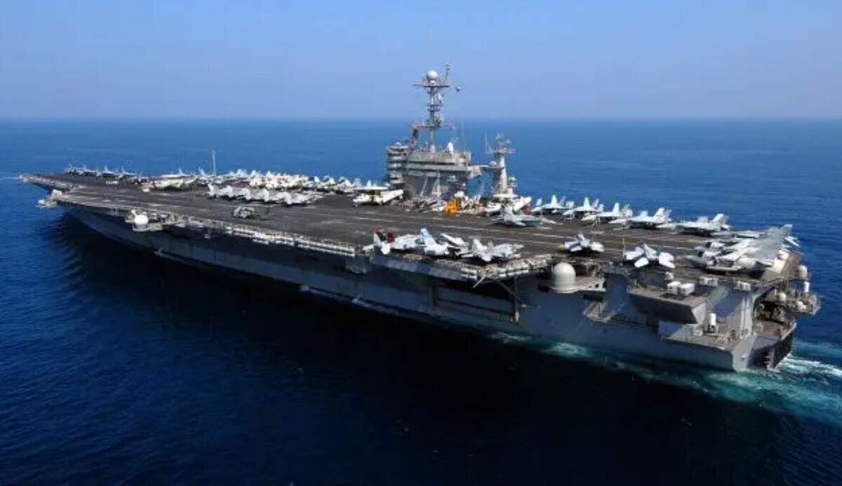 ناو هواپیمابر آبراهام لینکلن به مرزهای ایران نزدیک شد / جنگ می‌شود؟