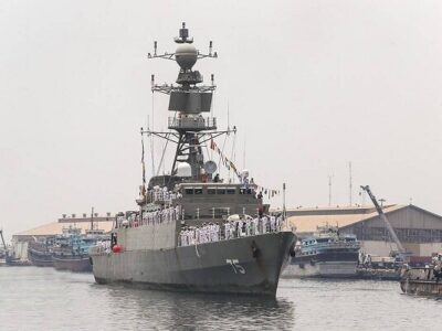 ناوشکن «دنا»در بندر ویشاخاپاتنام هند پهلو گرفت