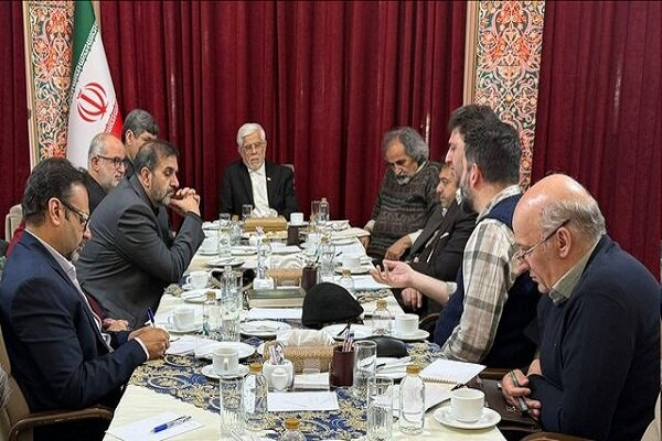 نشست عارف و جمعی از جامعهشناسان درباره حوادث اخیر برگزار شد