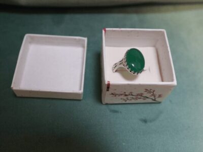 هدیه رهبر انقلاب به همسر شهیدی که انگشت و انگشتر شهیدش را ربودند