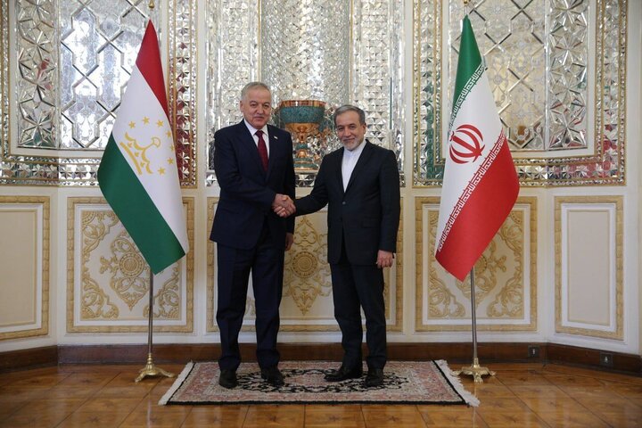 وزیر امور خارجه تاجیکستان سالگرد پیروزی انقلاب را به عراقچی تبریک گفت