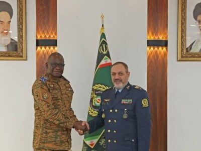 وزیر دفاع: روابط با کشورهای انقلابی آفریقا گسترش می‌یابد