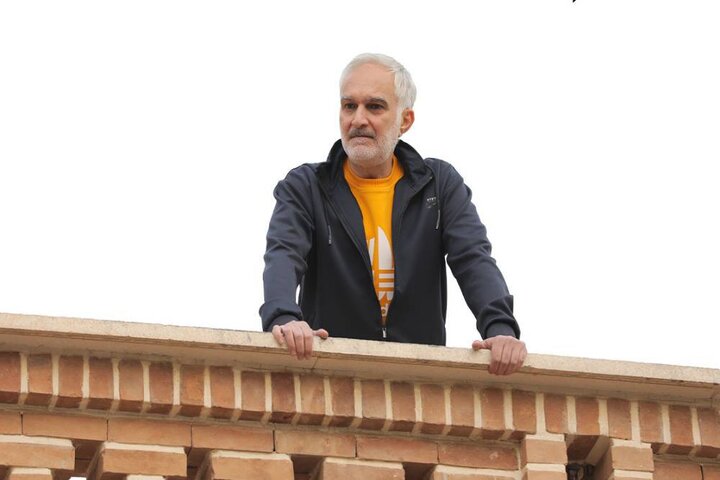 وقتی «سقف» فرو میریزد اما امید رنگ نمیبازد؛ چالشهای فرمی محافظهکار وقتی «سقف» فرو میریزد اما امید رنگ نمیبازد؛ چالشهای فرمی محافظهکار