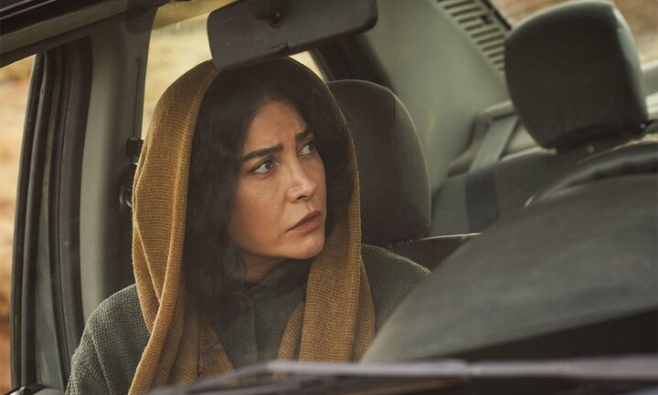 وقتی «سقف» فرو میریزد اما امید رنگ نمیبازد؛ چالشهای فرمی محافظهکار وقتی «سقف» فرو میریزد اما امید رنگ نمیبازد؛ چالشهای فرمی محافظهکار