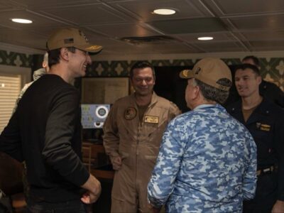 ویتکاف روی عرشه ناو آبراهام لینکلن/ با خلبانی که پهپادی ایرانی را سرنگون کرد دیدار کردم