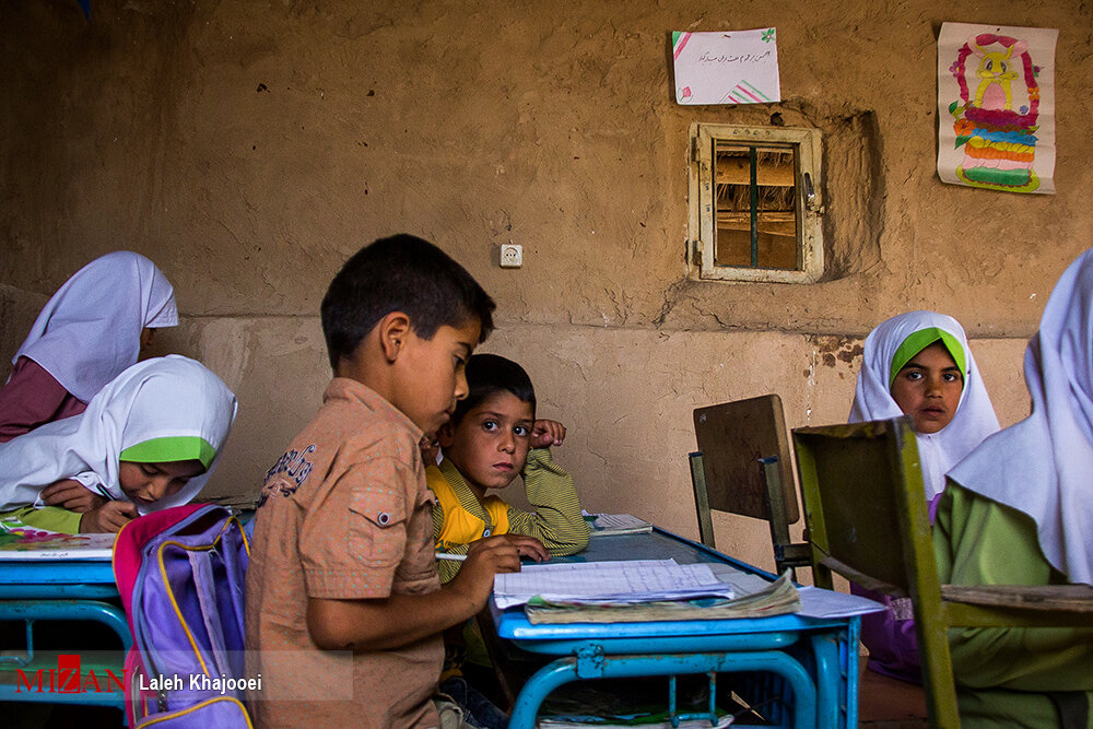 پایان سلطه کتاب‌های درسی؛ «تدریس یک کتاب واحد در همه مناطق کشور واقع‌بینانه نیست»/ آموزش رایگان در عمل وجود ندارد