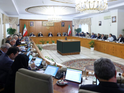 پزشکیان: حضور هنرمندان در صحنه در فضای غبارآلود اخیر قابل تقدیر است