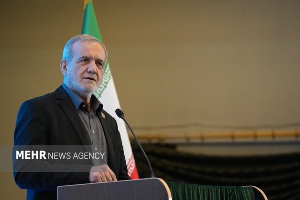 پزشکیان: سایه «جنگ یا صلح» را از کشور بزداییم؛ در ثبات میتوان پیش رفت