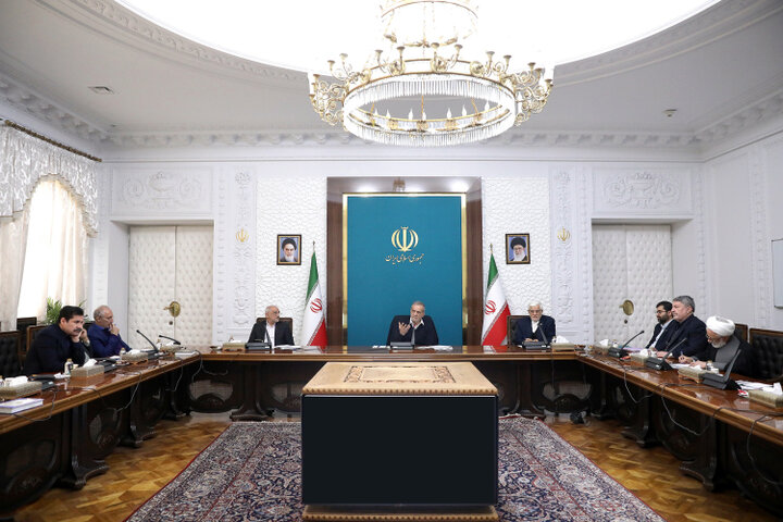 پزشکیان:پیروی از سیاستهای ابلاغی رهبری برای بهبود زندگی مردم ضروری است