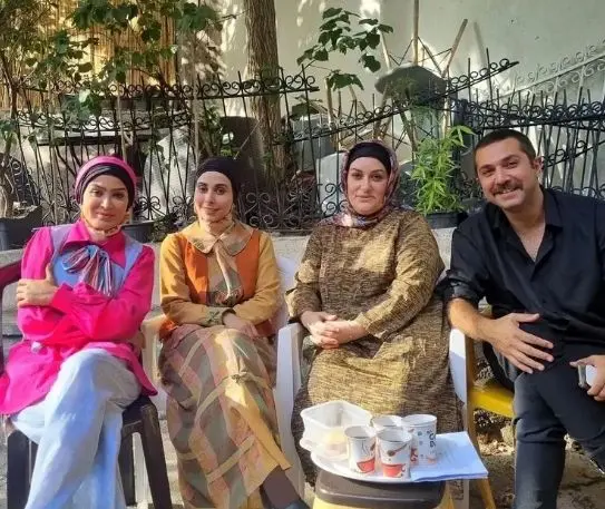 ژست بامزه قربان، طلا، سوسن و زیبا در پشتصحنه سریال سوجان ژست بامزه قربان، طلا، سوسن و زیبا در پشتصحنه سریال سوجان