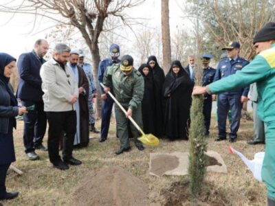 کاشت ۴۷ نهال برای ۴۷ سالگی انقلاب اسلامی در منطقه ۱۳ تهران