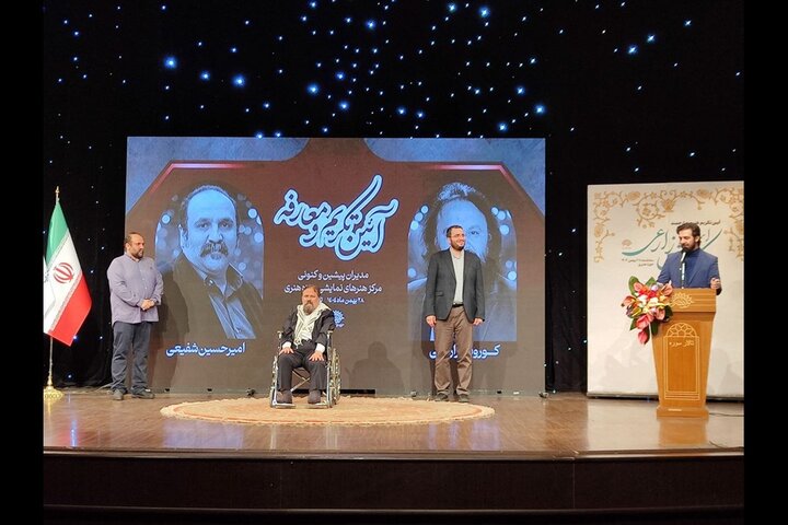 کوروش زارعی تجلیل شد؛ هنرمندی که در خارج بیشتر از ایران طرفدار دارد