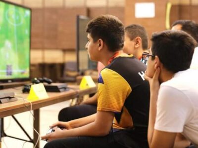 گروه همسالان؛ سکوی خودشناسی یا تهدیدی برای مبارزه با والدین؟