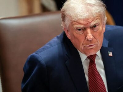 گوشی ترامپ بالاخره آماده شد/ اولین تصاویر واقعی T۱