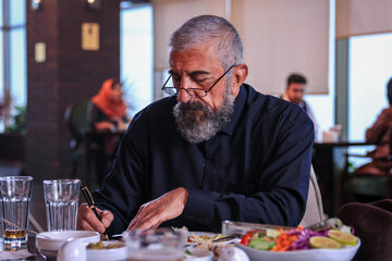 یک داستان واقعی با بازی رضا کیانیان + عکس