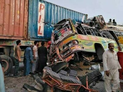 ۴ کشته و ۲۷ زخمی در تصادف جاده‌ای در شرق پاکستان