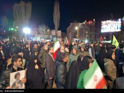 امواج پرچم‌ها در شب بیست‌ونهم با شعار ابوالفضل علمدار، خامنه‌ای نگهدار