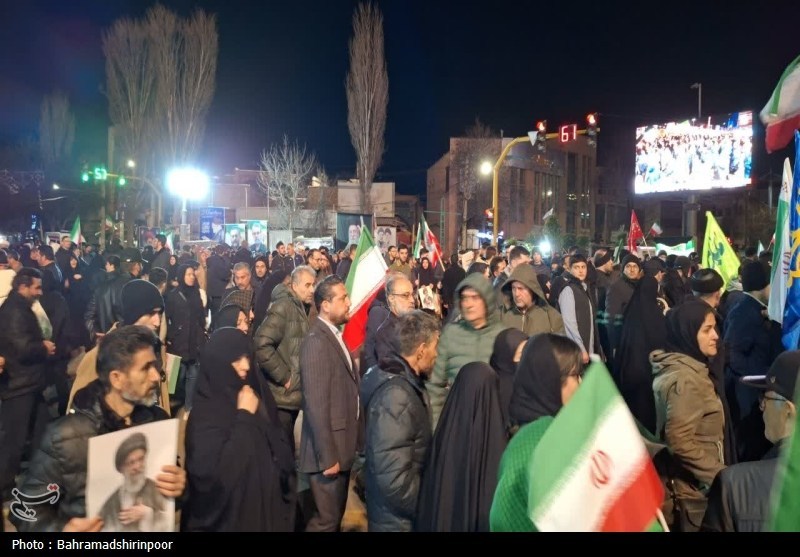 امواج پرچم‌ها در شب بیست‌ونهم با شعار ابوالفضل علمدار، خامنه‌ای نگهدار