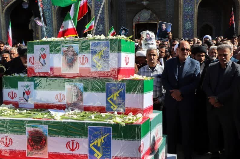 بدرقه اشک و حماسه؛ شیراز میزبان تشییع شهدای حمله دشمن + تصاویر