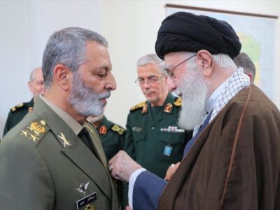 بیعت خانواده شهید سپهبد سیدعبدالرحیم موسوی با آیت‌الله خامنه‌ای