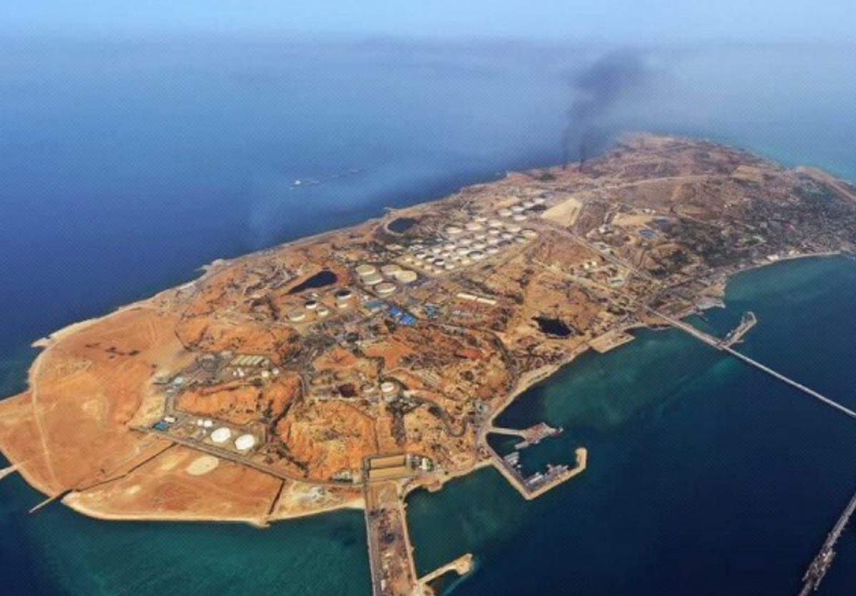 تجاوز آمریکا به خارک / ترامپ از حمله هوایی خبر داد