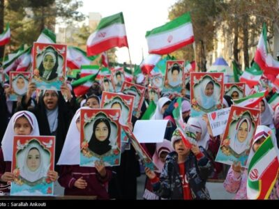 تجمع عظیم دانش آموزان کرمانی مقابل دفتر کمیساریای سازمان ملل