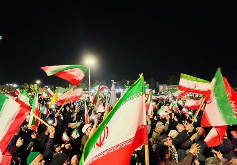 تداوم خروش شبانه مردم خراسان جنوبی زیر باران؛ بیعت با آرمانهای نظام