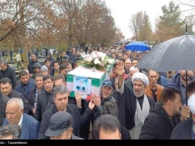 تشییع پیکر مطهر شهیده 12 ساله «نازنین زینب ملائی» در میاندوآب+تصاویر