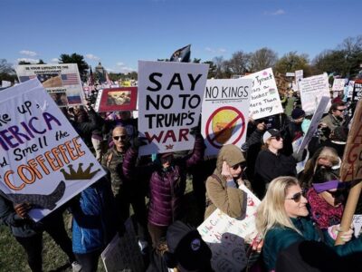 تظاهرات گسترده در آمریکا علیه ترامپ / کمپین «نه به پادشاه » به راه افتاد