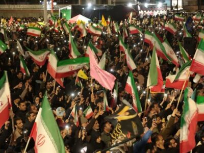 خروش بیرجند با نوای «حریفت منم»؛ بیعت شبانه با رهبر جدید+ عکس