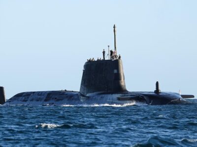 زیردریایی اتمی انگلیس به دریای عرب رسید/ ماجرا چیست؟