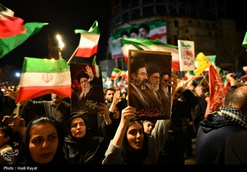 هنرمندان این روزها میدانداری کنند/حفظ انسجام در جامعه ضروری لست