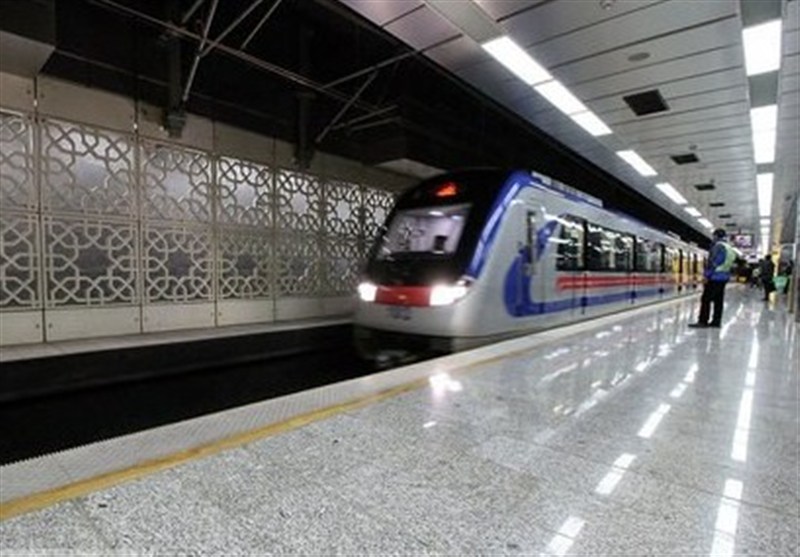 گفت‌وگوی تسنیم با کارمند متروی اصفهان که پله مردم شد