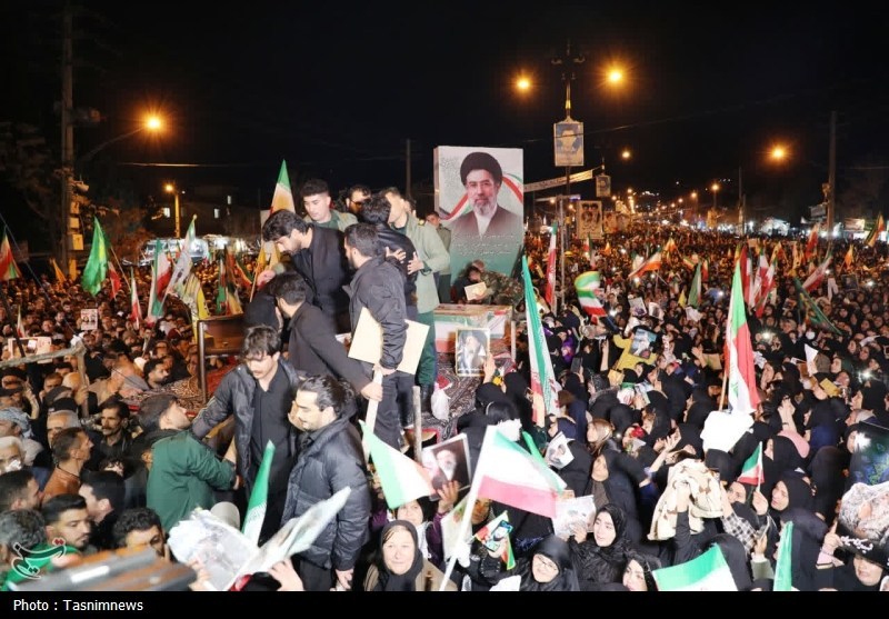 یاسوج به خروش آمد؛ مردم با تشییع 2 شهید فریاد بیعت سر دادند+تصاویر اخبار یاسوج , شهید امام خامنه ای (ره) ,