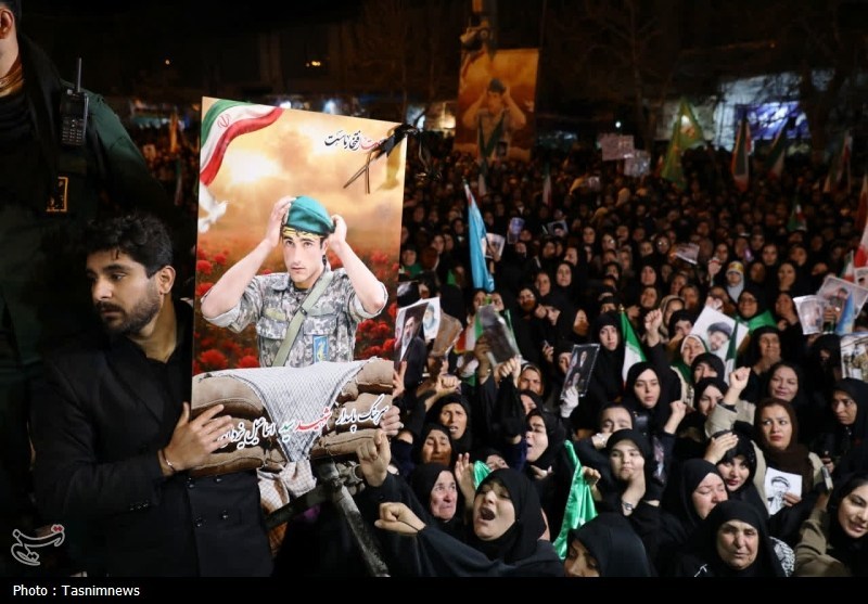 یاسوج به خروش آمد؛ مردم با تشییع 2 شهید فریاد بیعت سر دادند+تصاویر اخبار یاسوج , شهید امام خامنه ای (ره) ,