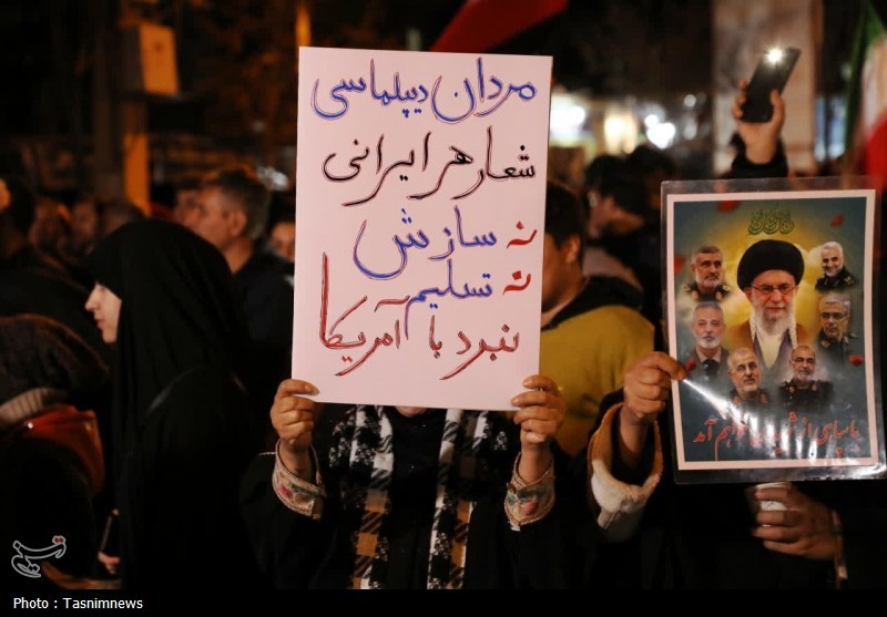 یاسوج به خروش آمد؛ مردم با تشییع 2 شهید فریاد بیعت سر دادند+تصاویر اخبار یاسوج , شهید امام خامنه ای (ره) ,