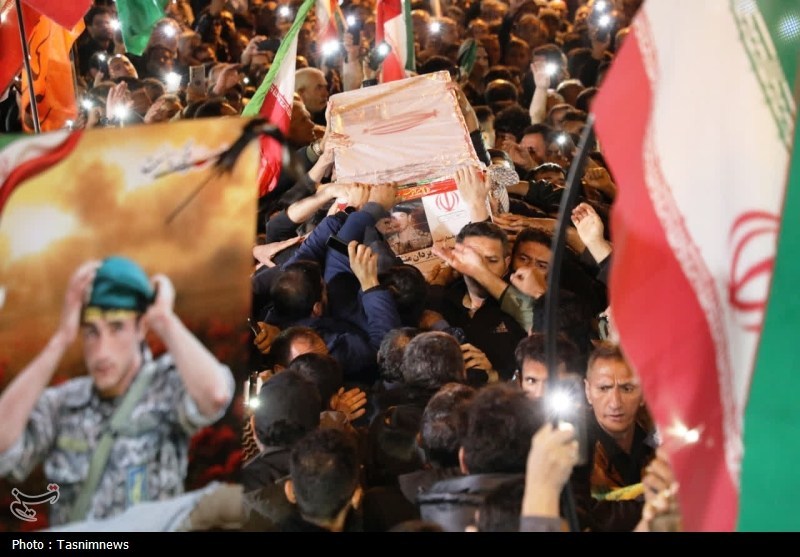 یاسوج به خروش آمد؛ مردم با تشییع 2 شهید فریاد بیعت سر دادند+تصاویر اخبار یاسوج , شهید امام خامنه ای (ره) ,